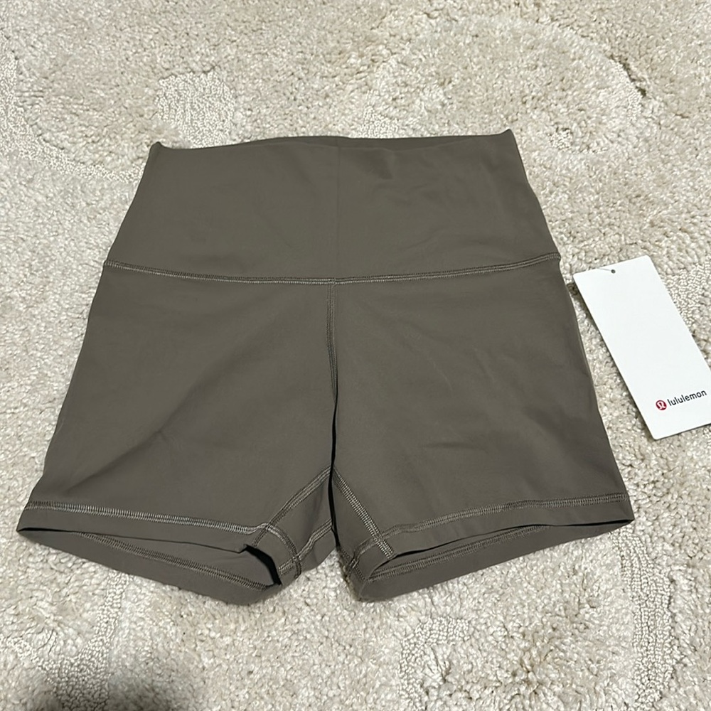 Lululemon Short 4”